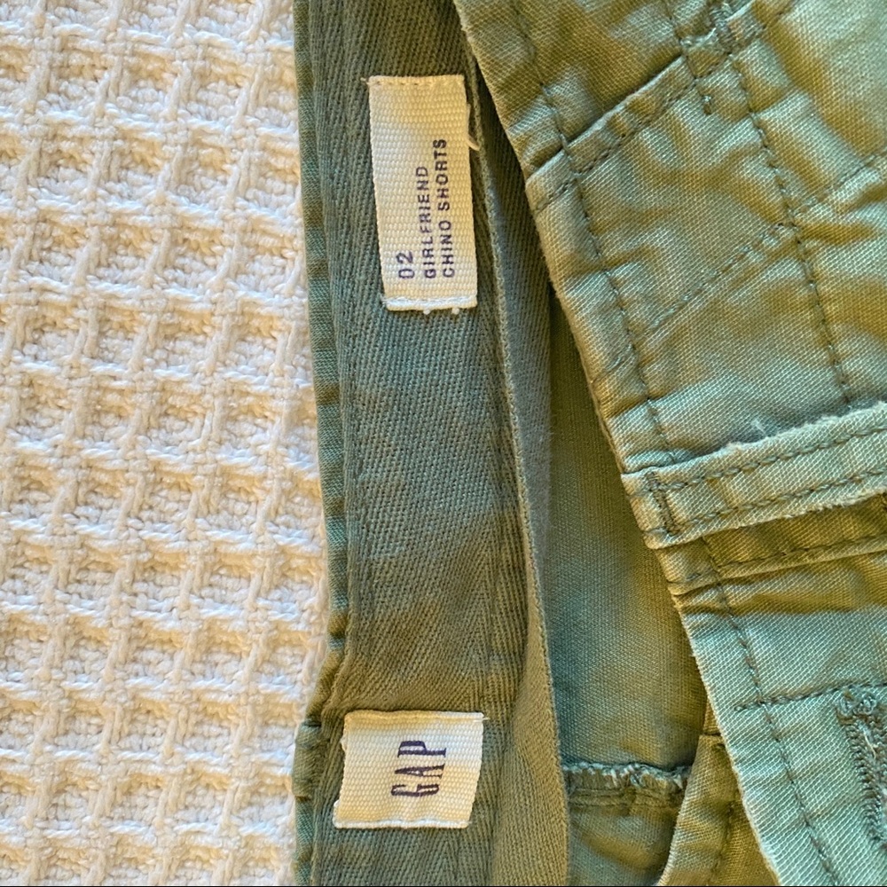 Gap Shorts - Picture 4 of 4